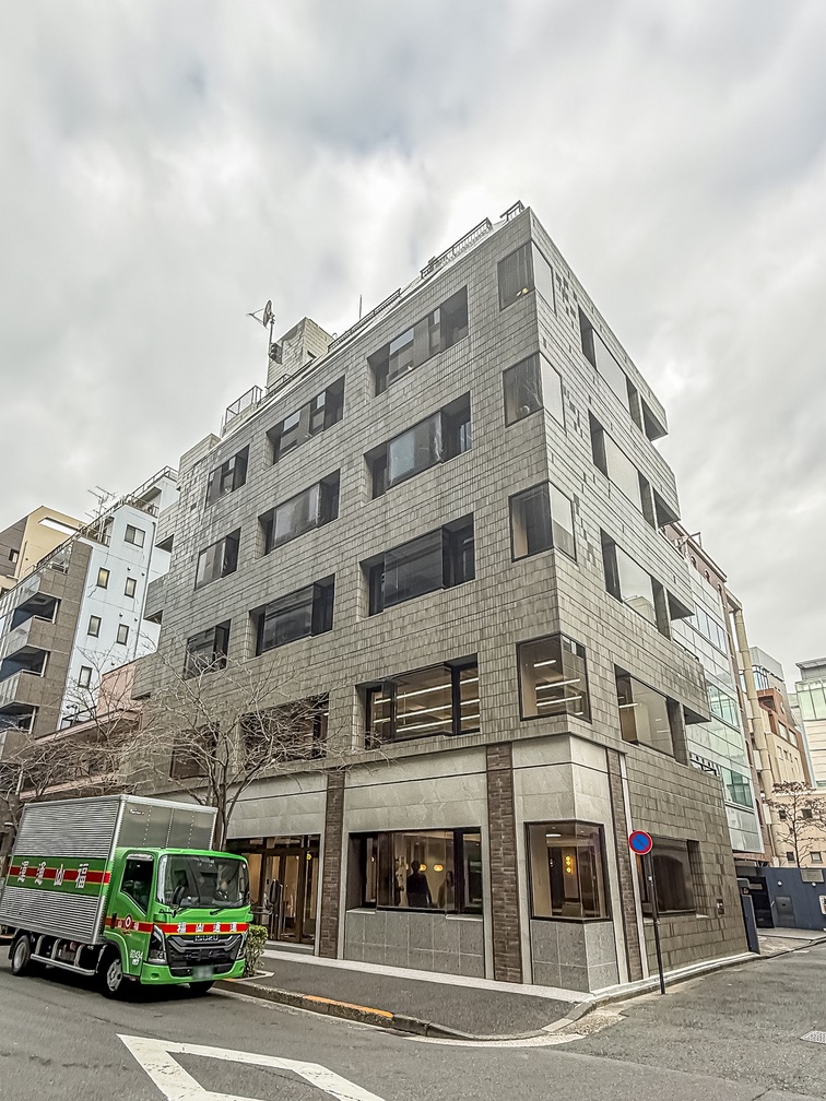 東京本社が入るTHE GATE HANZOMONの外観
